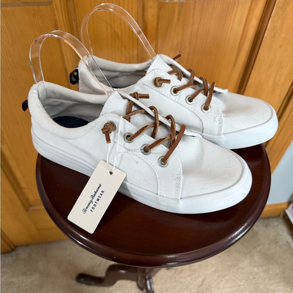 Tommy Bahama Women’s White Canvas Sneakers Leather Laces Casual Shoes Size 8.5 - Picture 1 of 5